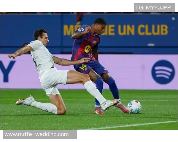 巴萨超级足球明星的辉煌历程与传奇贡献解析