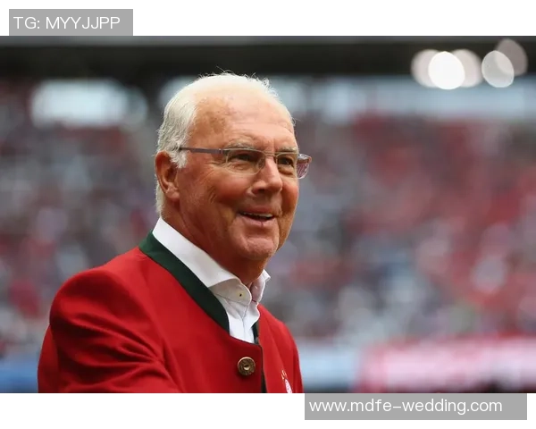 德国足球皇帝：贝肯鲍尔的传奇人生与辉煌成就解析