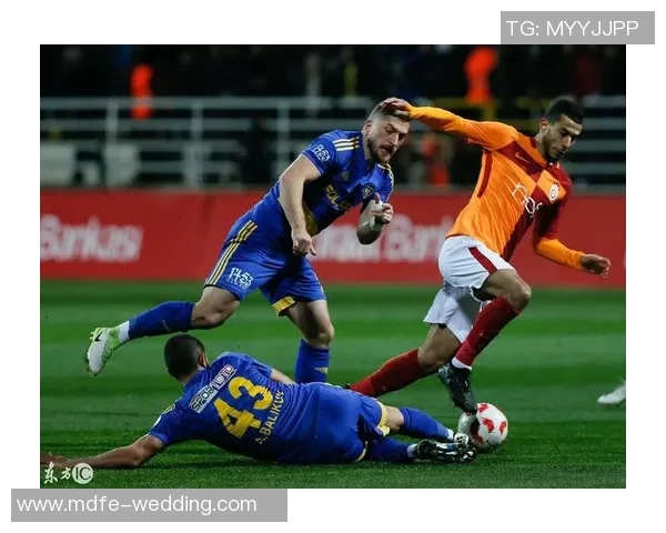 球星炫技瞬间展示令人惊叹的华丽过人足球艺术 球星炫技瞬间展示令人惊叹的华丽过人足球艺术