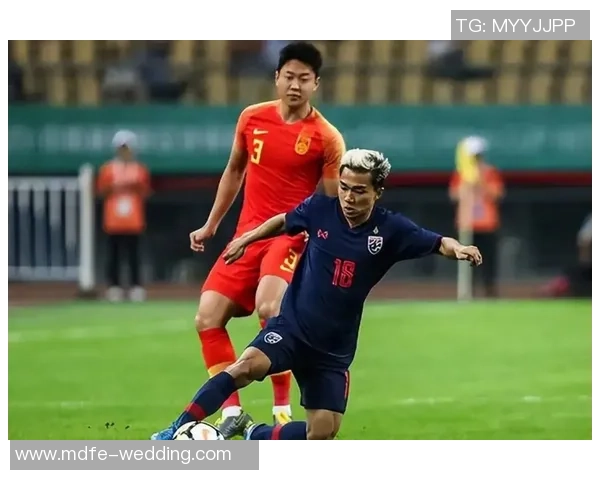 泰国足球氛围热烈球星背后的激情与努力展现 泰国足球氛围热烈球星背后的激情与努力展现